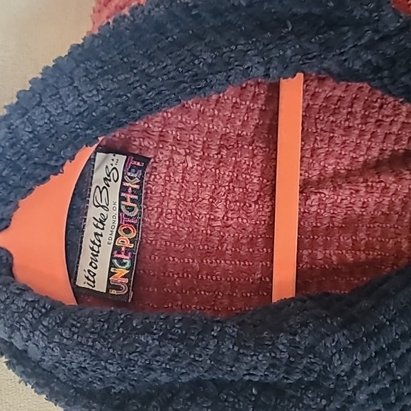 It's outta the bag jacket - Picture 3 of 4